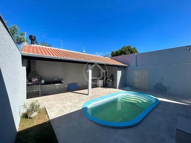 Imagem: Casa com 03 Dormitórios e Piscina no Parati