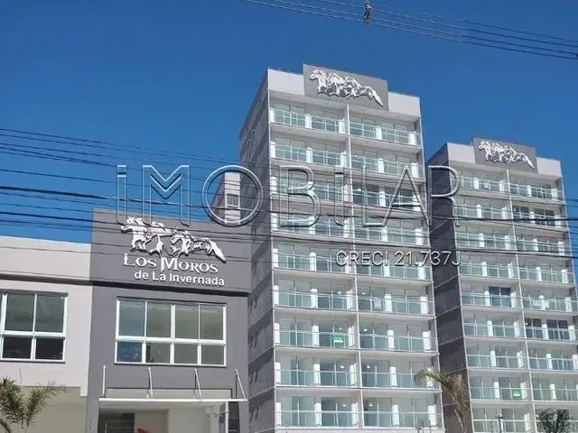 Imagem: O apartamento possui 2 Dormitórios, 1 Suíte, 1 Banheiro,