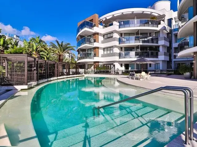 Imagem 1: Apartamento de Alto Padrão - 03 Dormitórios - 100Mts do Mar!