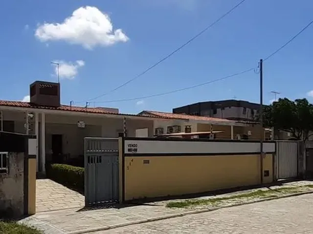 Imagem: A casa possui 5 Dormitórios, 3 Suítes, 5 Banheiros, 4
