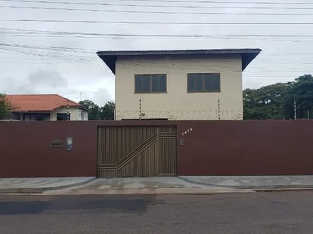 Imagem: A casa possui 4 Dormitórios, 2 Suítes, 3 Banheiros, 4