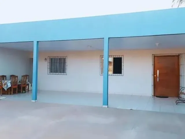 Imagem: A casa possui 3 Dormitórios, 1 Banheiro, 4 Vagas na