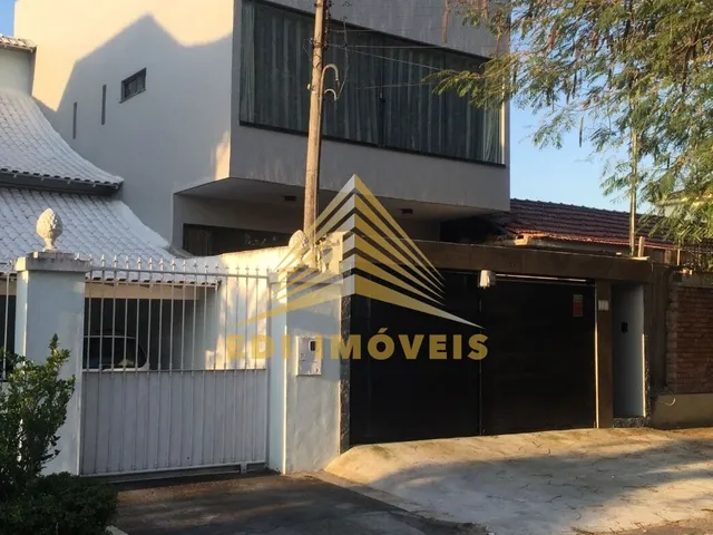Imagem: A casa possui 4 Dormitórios, 4 Suítes, 4 Banheiros, 2