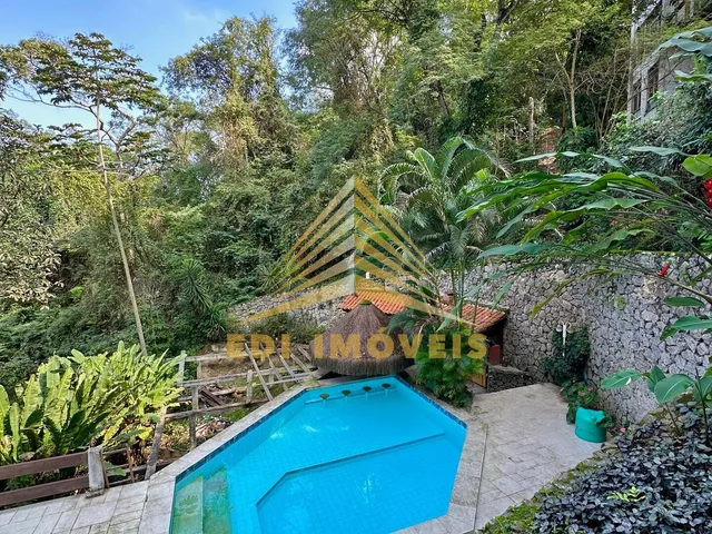 Imagem: A casa em condomínio possui 5 Dormitórios, 1 Suíte, 5