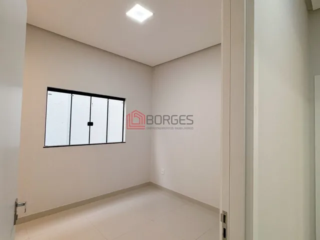 Imagem 10: Casa Padrão - 3 quartos sendo uma suíte com closet