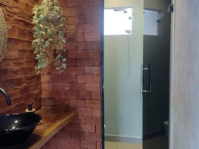 Imagem 12: SHA conjunto 4 , casa com 4 quartos sendo 3 suítes, lazer, condomínio fechado