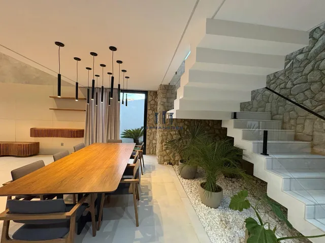 Imagem 13: Casa de Alto Padrão, Nova e Mobiliada com 4 Suítes e Piscina Suspensa em Alphavi