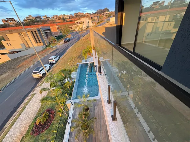 Imagem 9: Casa de Alto Padrão, Nova e Mobiliada com 4 Suítes e Piscina Suspensa em Alphavi