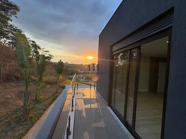 Imagem 10: Casa de alto padrão, nova e mobiliada com 4 suítes e Piscina suspensa em Alphavi