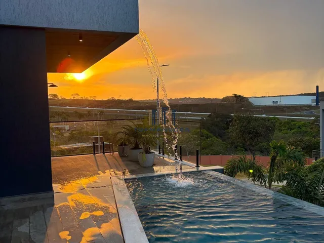 Imagem 8: Casa de Alto Padrão, Nova e Mobiliada com 4 Suítes e Piscina Suspensa em Alphavi