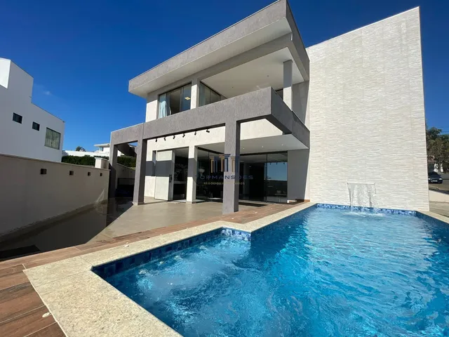 Imagem: Casa com 4 quartos, piscina com cascata