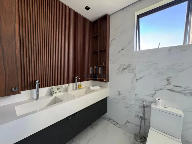 Imagem 7: Casa de alto padrão, moderna com piscina aquecida, 4 quartos, em Alphaville/MG