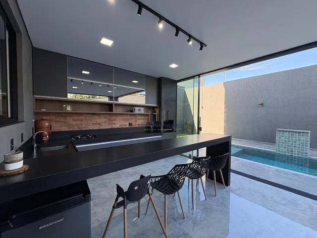 Imagem 2: Casa de alto padrão, moderna com piscina aquecida, 4 quartos, em Alphaville/MG