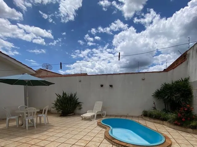 Imagem: Casa com Piscina À Venda no Novo Horizonte