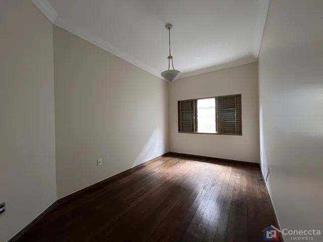 Imagem 9: Casa à Venda no Centro de Patos de Minas – 3 Quartos, Suíte e 330m² de Conforto