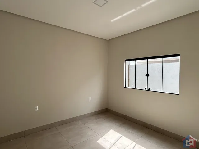 Imagem 2: Casa à Venda no Bairro Afonso Queiroz – 2 Quartos, Quintal Amplo e Acabamento Premium