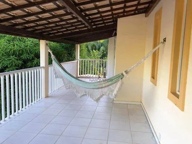 Imagem: Casa com 4 Dormitórios À Venda, 240 M²