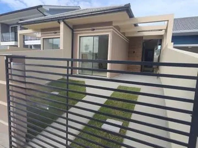 Imagem: Linda Casa no Bairro Forquilhas em São