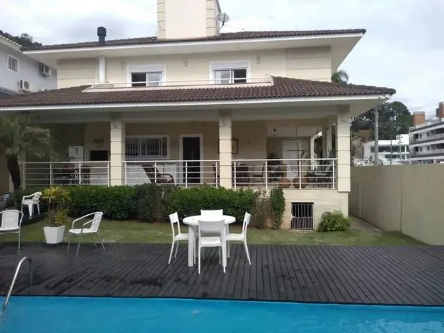 Imagem: Imóvel 4/4 com Piscina Vilas