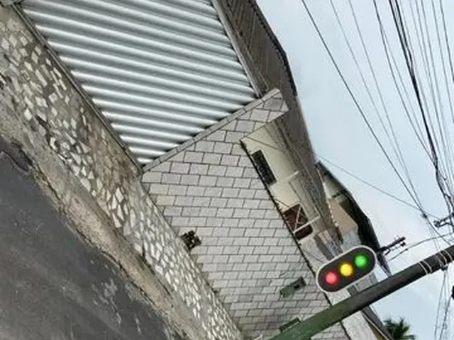 Imagem: A casa possui 3 Dormitórios, 1 Suíte, 3 Banheiros, 3