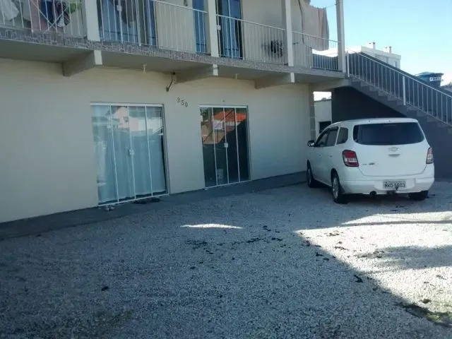 Imagem: A kitnet possui 1 Dormitório, 1 Banheiro, 1 Vaga na