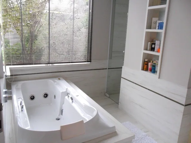 Imagem 13: Casa à venda no Alphaville Campinas, 4 suítes (1 master com varanda), piscina e espaço