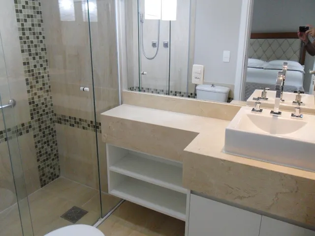 Imagem 3: Casa à venda no Alphaville Campinas, 4 suítes (1 master com varanda), piscina e espaço