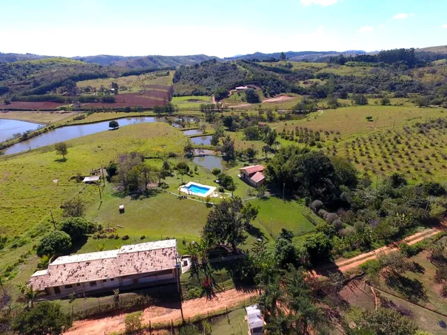 Imagem: Sítio em condomínio à venda em Sousas