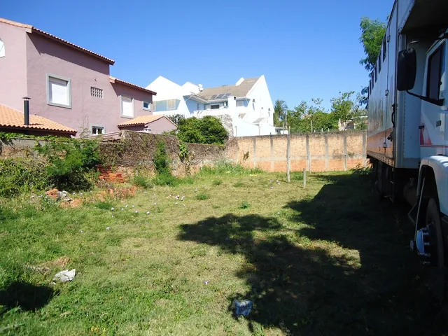 Imagem: O terreno possui 450m² de Área Privada e está localizado