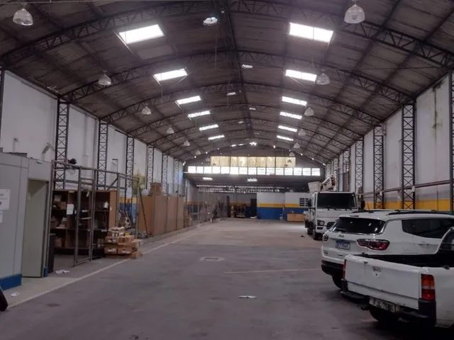 Imagem: Galpão À Venda com 2100 M2, em Localização