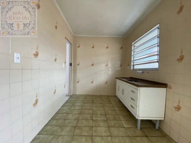 Imagem 8: Apartamento bem localizado e com garagem fechada em prédio baixo, além de estar a