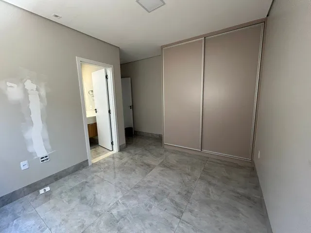 Imagem 2: Sofisticada casa com 04 suítes na Rua 12 em Vicente Pires !