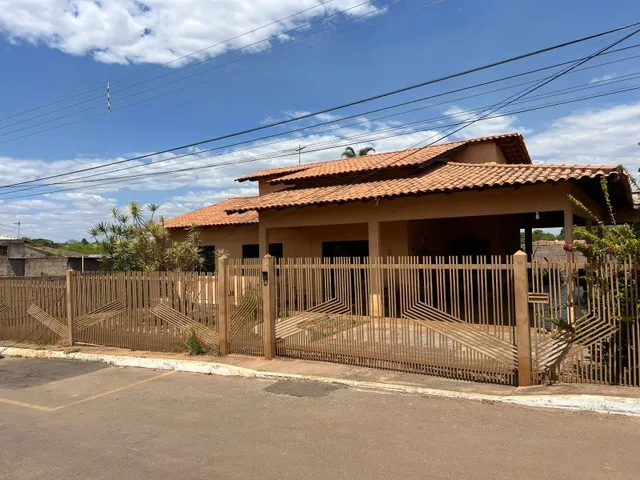 Imagem: A casa em condomínio possui 3 Dormitórios, 1 Suíte, 2