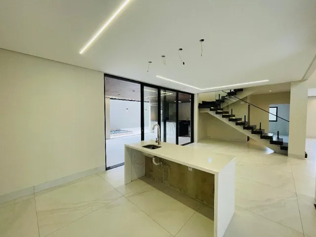 Imagem 5: Casa Moderna , 4 Suítes , 2 Andares , Lazer Completo , Fora de Condomínio na Rua 02 do