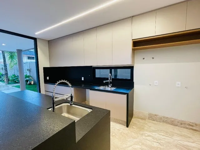 Imagem 5: Casa Moderna , Projetada , 4 Suítes , Piscina , Nova , 560m², Dentro de Condomínio no