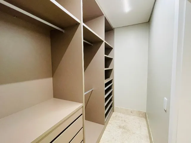 Imagem 9: Casa Moderna , Projetada , 4 Suítes , Piscina , Nova , 560m², Dentro de Condomínio no