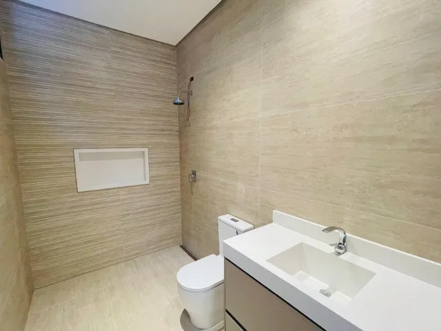 Imagem 10: Casa Moderna , Projetada , 4 Suítes , Piscina , Nova , 560m², Dentro de Condomínio no