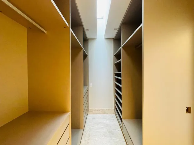 Imagem 6: Casa Moderna , Projetada , 4 Suítes , Piscina , Nova , 560m², Dentro de Condomínio no