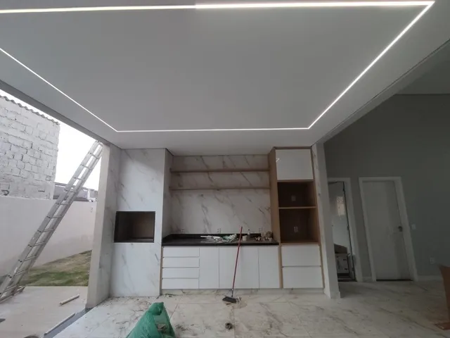 Imagem 2: Casa Moderna 3 Suítes Churrasqueira com Espaço Gourmet Dentro de Condomínio Próximo