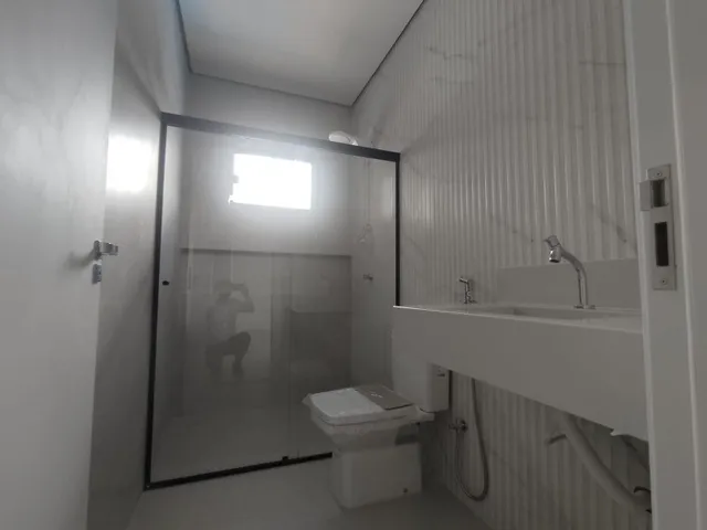Imagem 9: Casa Nova Moderna 4 Suítes Lazer Completo Dentro de Condomínio na Rua 08 em Vicente