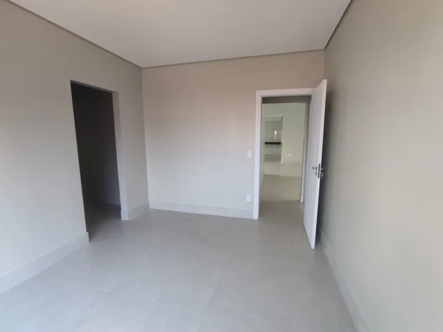 Imagem 6: Casa Nova Moderna 4 Suítes Lazer Completo Dentro de Condomínio na Rua 08 em Vicente