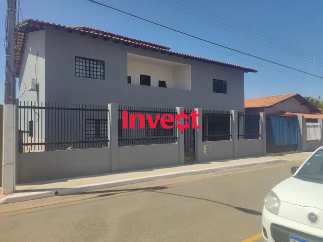 Imagem 1: Sobrado com 4 Quartos + Edícula de 2 Quartos, Piscina, Dentro de Condomínio na Rua 08