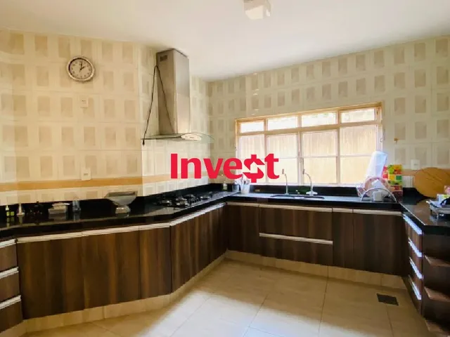 Imagem 2: Casa com 5 Quartos, sendo 3 Suítes, Lote de 900m², Churrasqueira com Espaço Gourmet