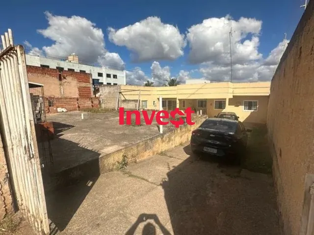 Imagem 2: Terreno Comercial, Base Pronta para 2 Lojas e 2 Apt, 2 Casas Construídas no Fundo, Área