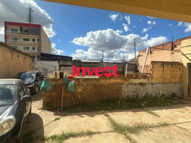 Imagem 1: Terreno Comercial, Base Pronta para 2 Lojas e 2 Apt, 2 Casas Construídas no Fundo, Área