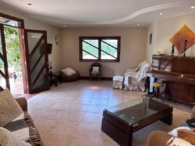 Imagem 2: Casa Excelente, Dentro de Condomínio, 5 Quartos, Lazer Completo na Quadra 20 do Park Way