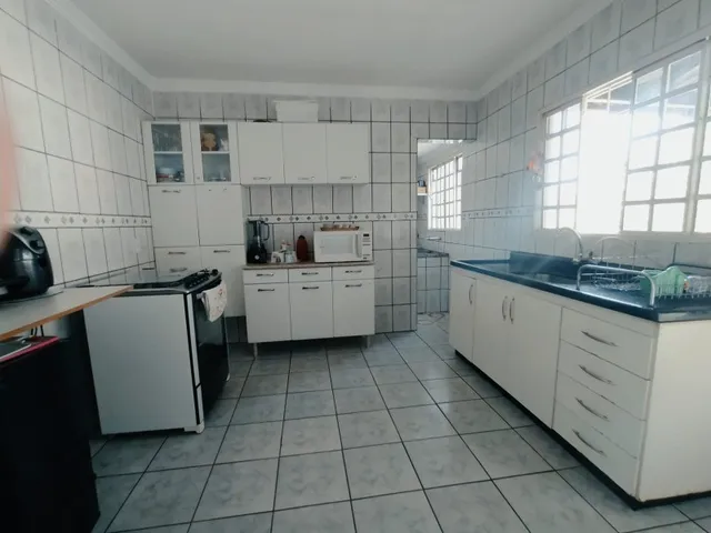 Imagem 9: CASA - 3 QUARTOS - 1 SUÍTE - PISCINA - AREA VERDE - CHURRASQUEIRA - EDICULA - AREA DE