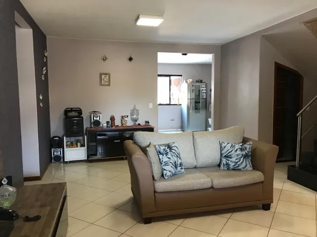 Imagem 5: Casa com 2 Andares, Dentro de Condomínio, 5 Quartos, Lote de 400m², Boa Localização