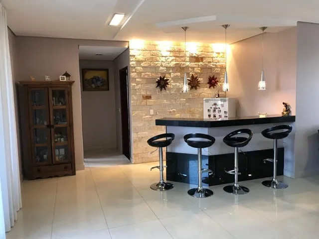 Imagem 3: Casa com 2 Andares, Dentro de Condomínio, 5 Quartos, Lote de 400m², Boa Localização
