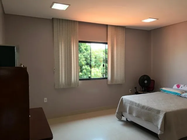 Imagem 12: Casa com 2 Andares, Dentro de Condomínio, 5 Quartos, Lote de 400m², Boa Localização